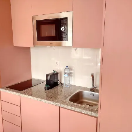 Apartment Center Clean & Cozy 3